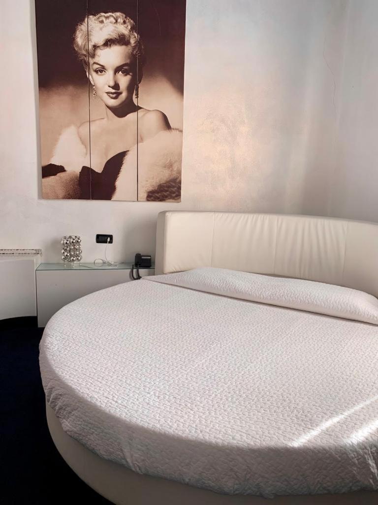 Hotel Bella 'Mbriana Фоллоника Экстерьер фото